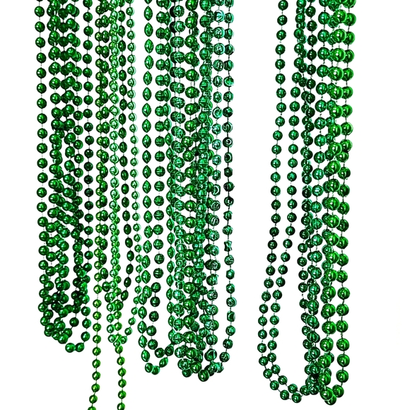 Green Bead Necklaces various shapes 17 strands - Picture 1 of 5